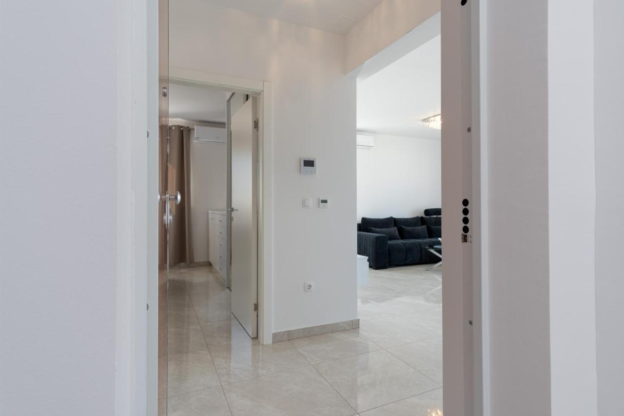 Sea View Apartment With Parking - Dina มาคาร์สกา ภายนอก รูปภาพ